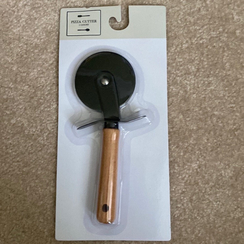 Pizza cutter
